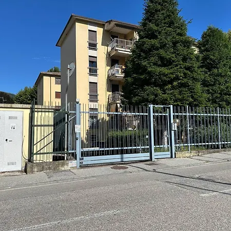 D With Private Parking Included! Apartament